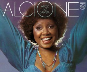 Alcione recorda álbum que a projetou em 1975 como a voz do samba