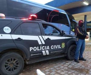 Piauiense é presa transportando mais de 10kg de drogas para o CE