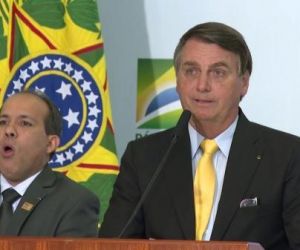 Ex-membros da cúpula da PGR pedem a Aras para denunciar Bolsonaro por conduta na pandemia