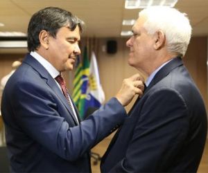 Após reunião no MDB, Themistocles tem conversa com o governador