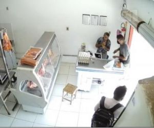 Suspeito finge ser cliente e realiza compra antes de assaltar açougue em Teresina