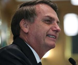 Bolsonaro sugere fazer cocô dia sim, dia não para preservar o ambiente