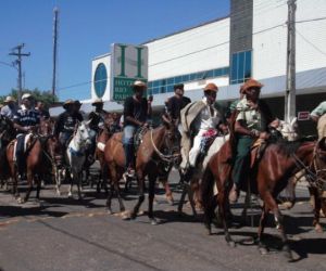 Prefeitura de Floriano promoveu cavalgada dos vaqueiros
