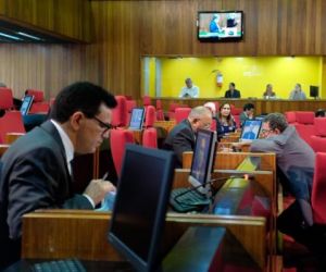 Deputados cobram melhorias nas estradas, energia e segurança em municípios