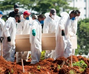 Projeção aponta que número de mortes por Covid até maio de 2021 será maior que todo o ano passado no