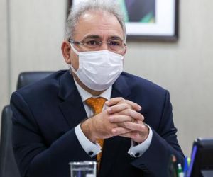 Ministro Queiroga ameaça cancelar aquisição da Sputnik V e governador reage