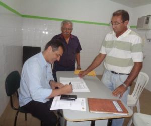 Prefeito assina convênio e aumenta repasse de verba à APAE de Floriano
