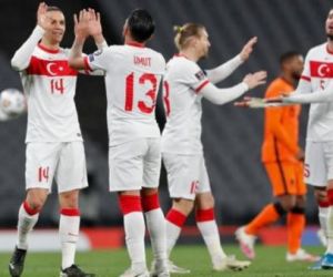 Turquia derrota Holanda, por 4 a 2, nas Eliminatórias Europeias da Copa do Mundo