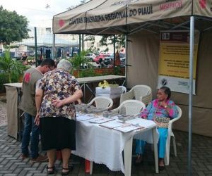 Cáritas coletam assinaturas para projeto de saneamento básico
