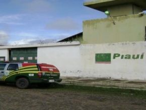 Agentes penitenciários abortam motim utilizando bombas juninas
