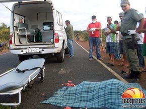 Mulher é atropelada por caminhão e tem cabeça esmagada na PI 236