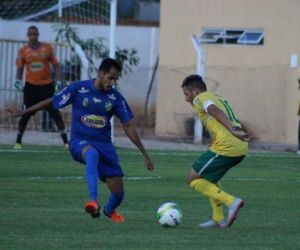 Picos cede ao desejo de Lancuna e anuncia Jean para a lateral direita