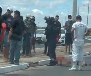 Mulher de 30 anos morre após motocicleta colidir em poste na Zona Norte de Teresina