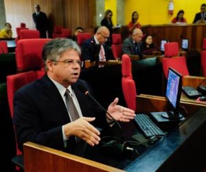 Gustavo Neiva critica viagem do governador do Estado à China