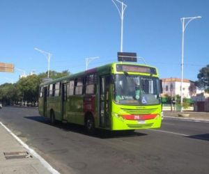 Prefeitura de Teresina prevê acabar gratuidade de ônibus para alunos da rede privada
