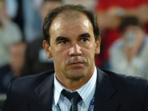 Estado do técnico do Vasco é estável, porém ainda é considerado grave