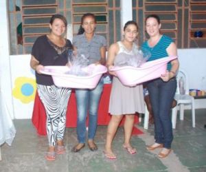 SEMDAS de Floriano distribui kits gestantes no CRAS II