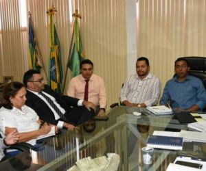SINTE se reúne com gestor municipal para debater pagamento de piso salarial