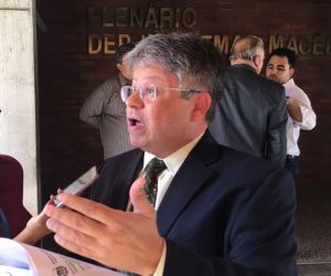 Gustavo Neiva critica reforma: "Era possível cortar mais secretarias"