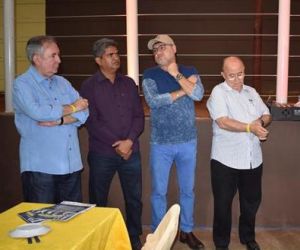 Adversários peemedebistas dividem espaço em solenidade no sul do Piauí