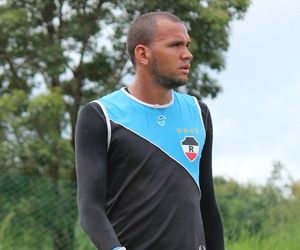 Goleiro tricolor esclarece confusão no estádio e sai em defesa dos toredores