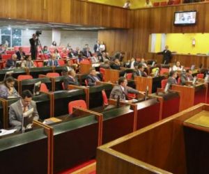 Candidatos à presidência da Assembleia esperam anuncio de grupo da oposição