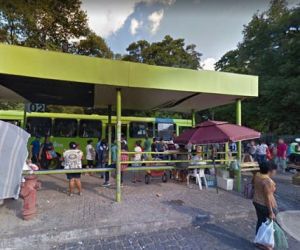Passageiros de ônibus são vítimas de arrastão na Praça da Bandeira
