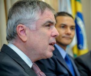 Presidente da Riachuelo faz pré-campanha no Piauí em busca de apoio político