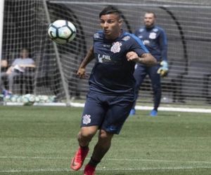 Time do Barcelona fica de olho em jogador do Corinthians