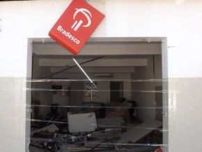Bando explode durante a madrugada agência do Bradesco no Piauí