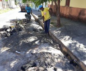 SEINFRA realiza operação tapa-buracos em ruas de Floriano