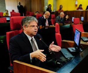 Gustavo Neiva solicita informações sobre comitiva que viajou à China com governador