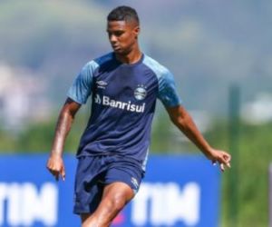 Sem acerto com Fluminense, Grêmio devolve zagueiro que esteve no principal
