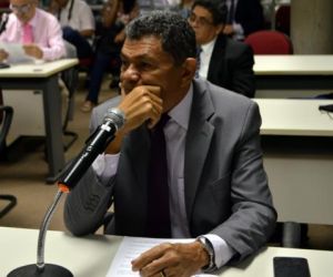 Líder do Governo quer lista de requerimentos desde 2015