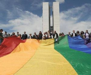 MP assinada por Bolsonaro retira população LGBT das diretrizes dos Direitos Humanos