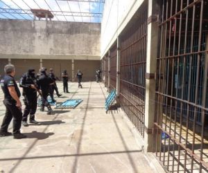 Operação é deflagrada no sistema prisional e cumpre mandados dentro das unidades