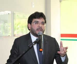 "Não prejudica em nada nenhuma categoria de servidor", garante Rafael Fonteles sobre PEC