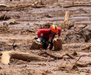 Exames detectam metais no organismo de 4 bombeiros em Brumadinho