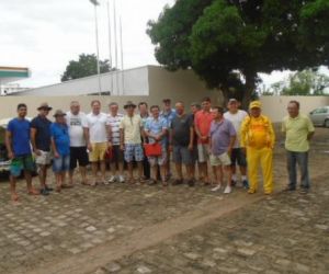 Comitiva de automóveis antigos parte de Floriano com destino a Águas de Lindóia
