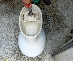Vandalismo causa entupimentos constantes nos banheiros do Mercado Público Municipal de Floriano