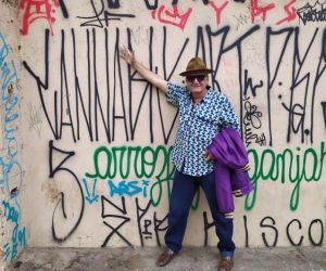 Rubel narra ato político em defesa da vacina em samba que alude à música composta por Sinhô em 1930