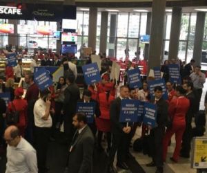 Funcionários da Avianca fazem protesto no Aeroporto de Congonhas