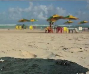 Manchas de óleo afetam pesca e derrubam turismo