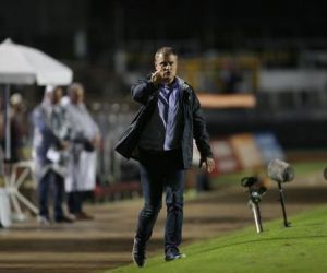 Aguirre minimiza saída de jogadores e garante reforços no São Paulo