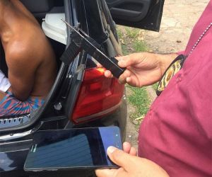 Dupla é presa pela polícia após comprarem arma por R$ 150