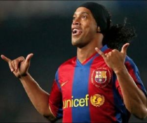 Ronaldinho Gaúcho negocia jogo com as lendas do Barcelona em Recife