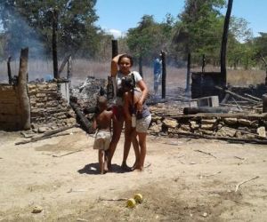 Criança provoca incêndio e diarista perde tudo da casa