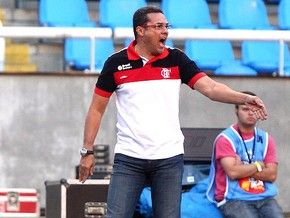 Vanderlei se irrita ao ouvir ruído inconfundível antes do treinamento