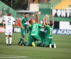Neto enaltece luta da Chape para seguir na Série A: "Seria mais que um título"