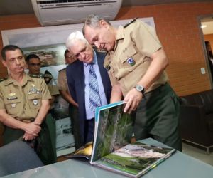 Presidente da Alepi recebe visita do comandante militar do Nordeste